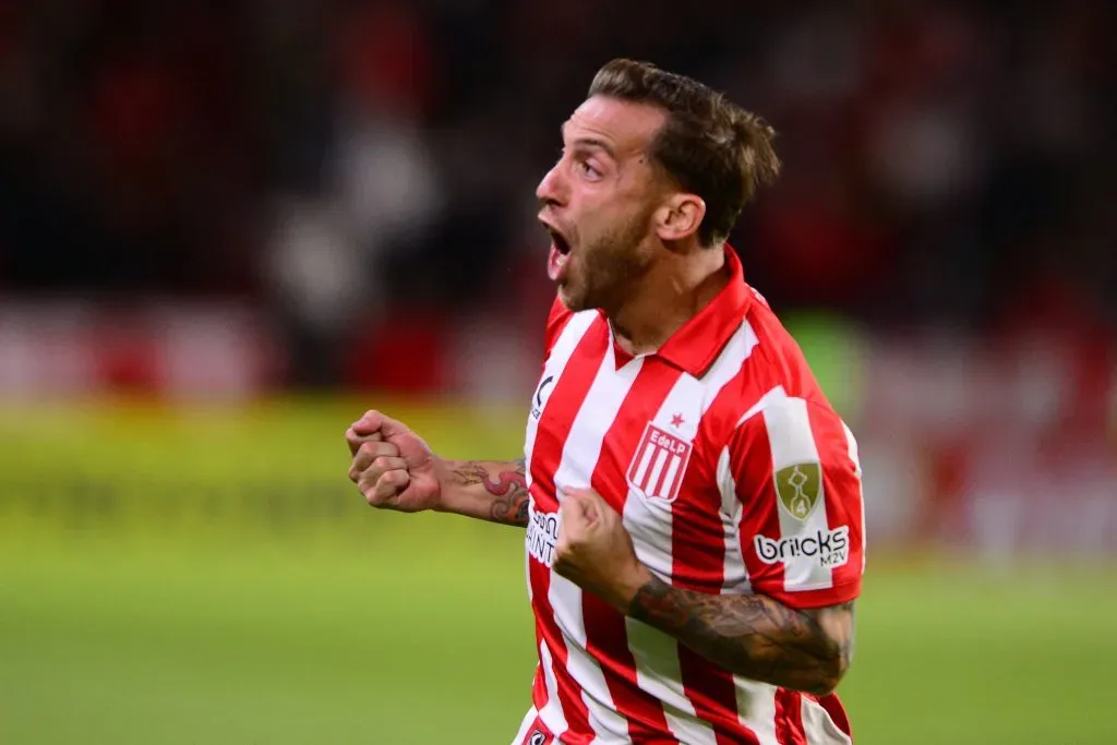 Así celebró Ezequiel Piovi su gol a la U de Chile. (Baires/Photosport).