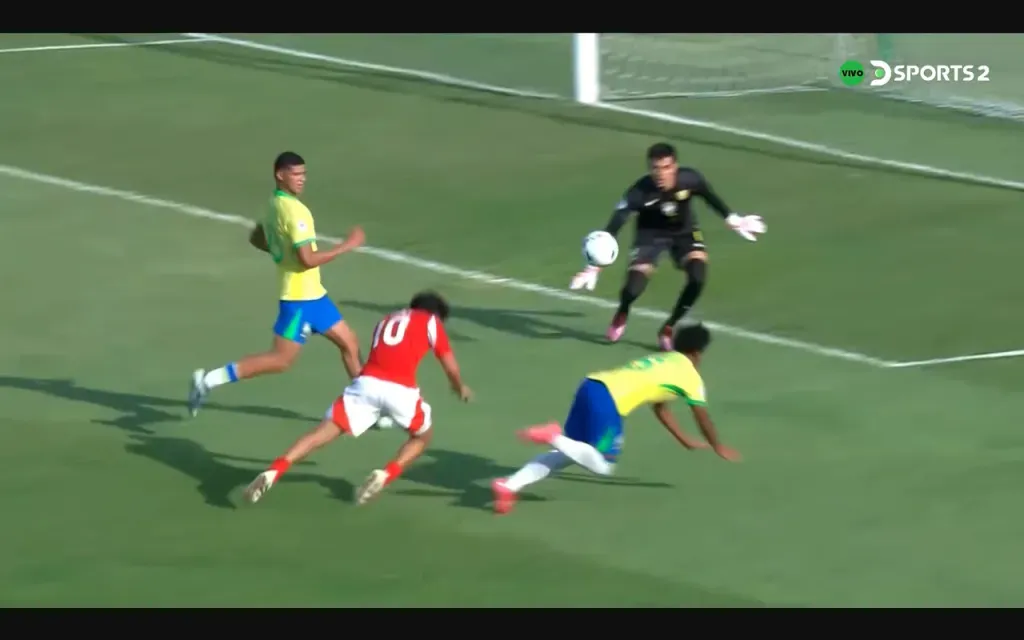 Hubo polémica, pero no VAR en el duelo de Chile | Captura