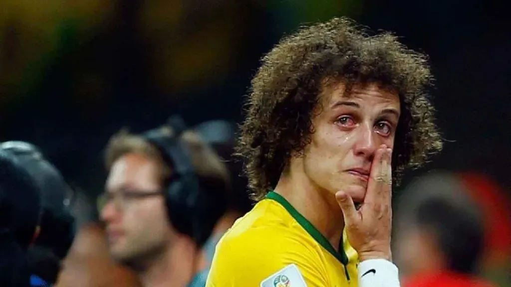 David Luiz llorando después de perder ante Alemania el 2014 / Getty