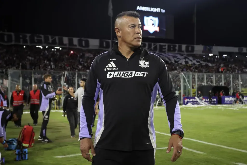 Jorge Almirón sabe que vive días claves en Colo Colo. (Felipe Zanca/Photosport).