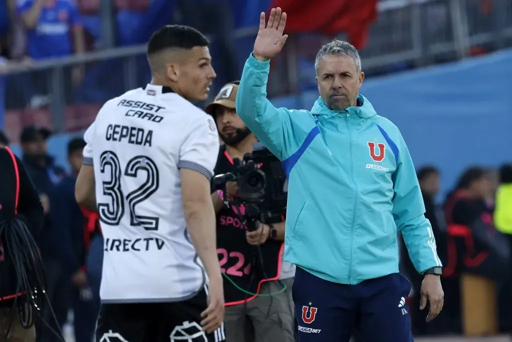 La U abordó el Superclásico con Colo Colo y las felicitaciones de Arturo Vidal. Foto: Photosport.