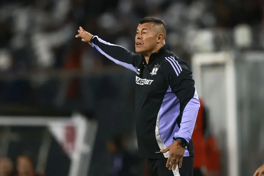 Jorge Almirón cambia el esquema en Colo Colo. Foto: Felipe Zanca/Photosport