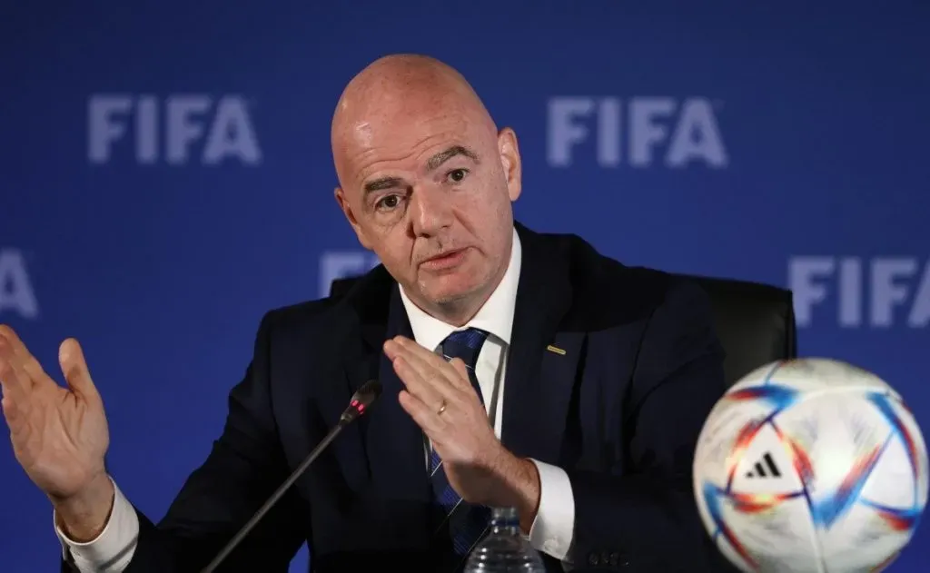 Gianni Infantino, presidente de FIFA, emitió un comunicado por lo ocurrido con los hinchas de Colo Colo. Foto: Getty Images.
