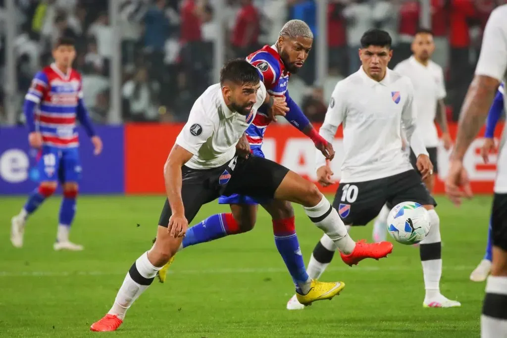El partido entre Colo Colo y Fortaleza no se suspendió para no generar más problemas, según la autoridad