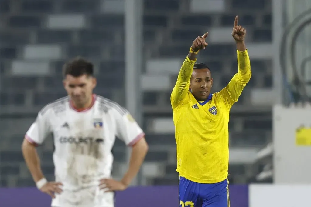 Sebastián Villa le marcó a Colo Colo con Boca en 2023. (Felipe Zanca/Photosport).