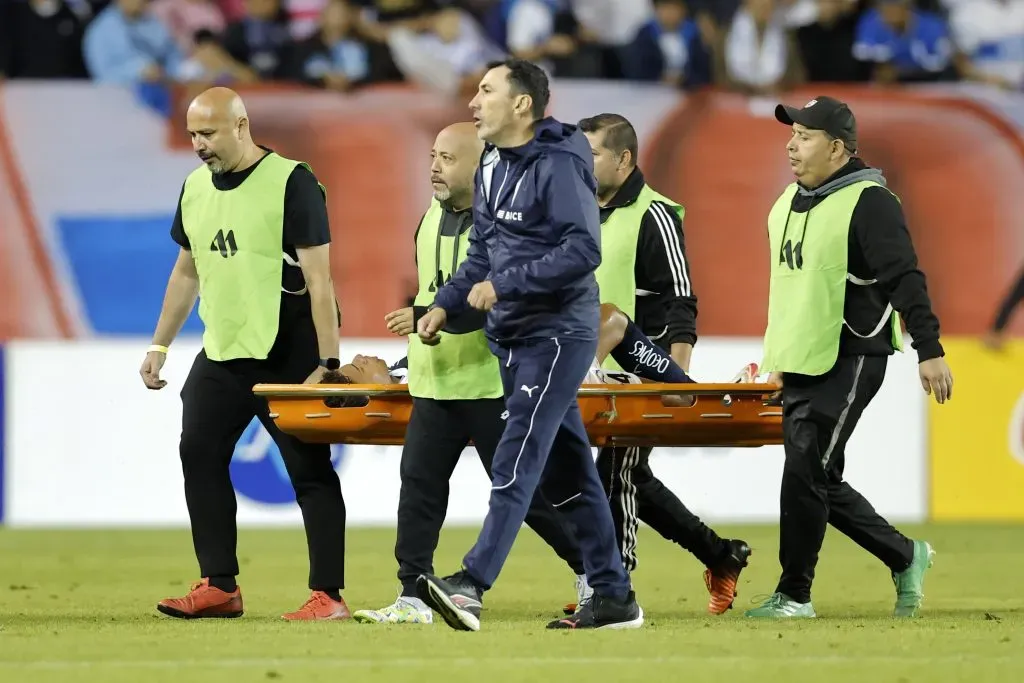 Así salió Rossel ante La Calera en el estadio Germán Becker de Temuco. (Javier Torres/Photosport).