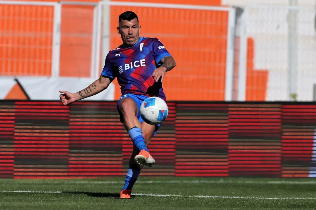 Gary Medel jugando ante Cobresal. Foto: Javier Torres/Photosport
