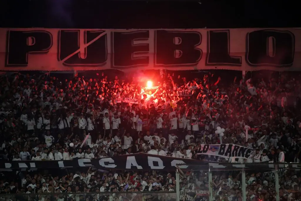 Los hinchas de Colo Colo no podrán ir al estadio. Foto: Jonnathan Oyarzun/Photosport