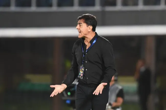 Gustavo Quinteros ahora está libre para dirigir a la selección chilena. ¿Será ahora su momento tras salir de Gremio? | Foto: Getty Images.