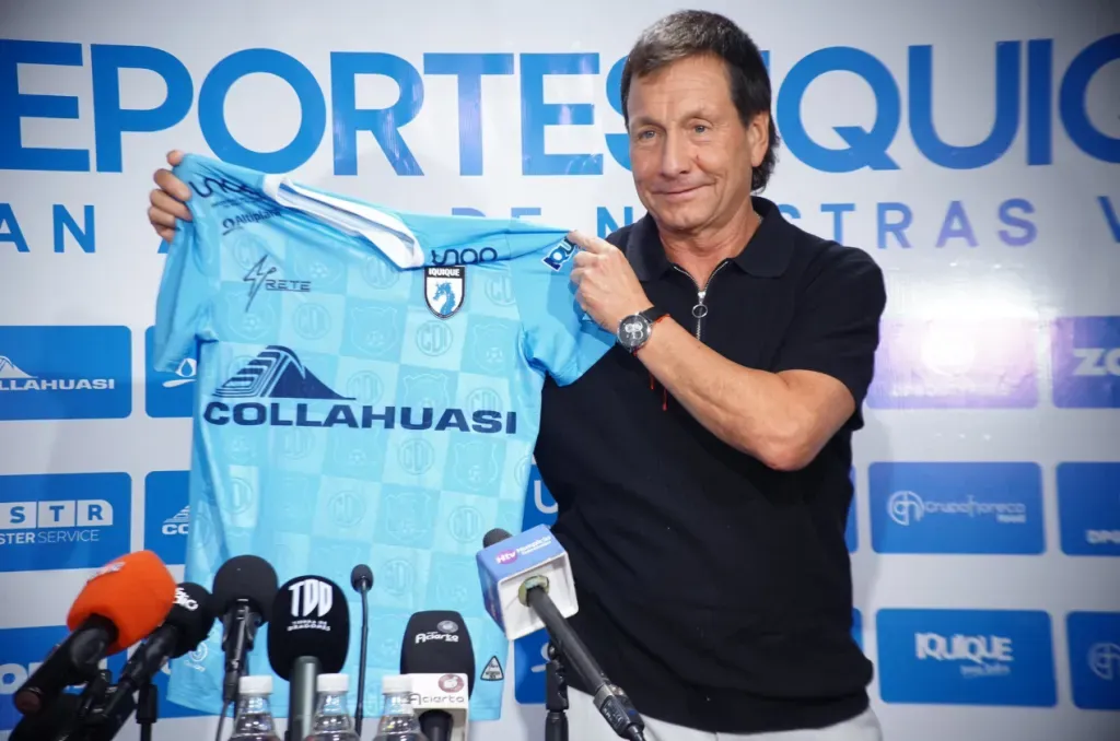 Fernando Díaz en la presentación por Deportes Iquique. (Foto: Club Deportes Iquique).