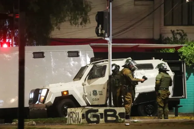 Carabineros está en el ojo del huracán tras su actuar en la muerte de dos hinchas de Colo Colo en el Estadio Monumental. | Foto: Photosport.