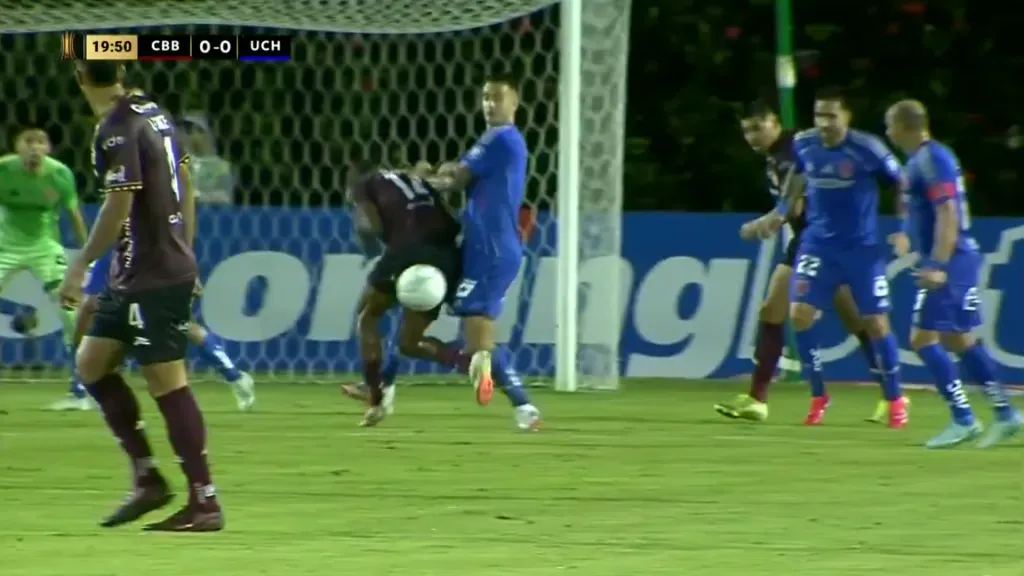 Una de las tomas de la jugada de Calderón. (Captura ESPN).