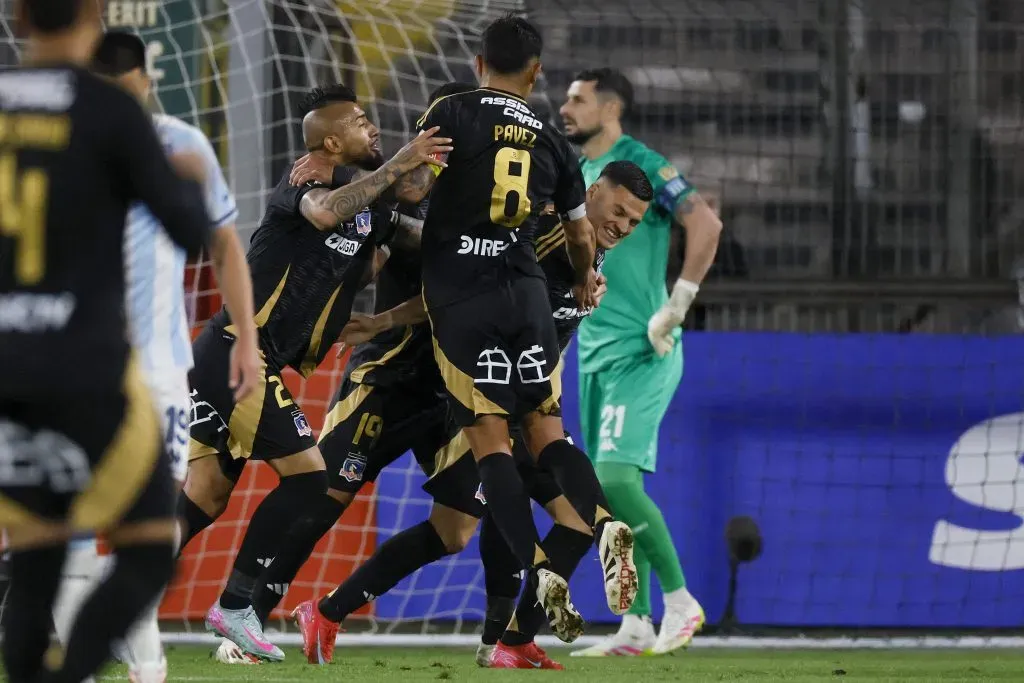 Cepeda festejó así su gol ante Racing. (Andres Pina/Photosport).