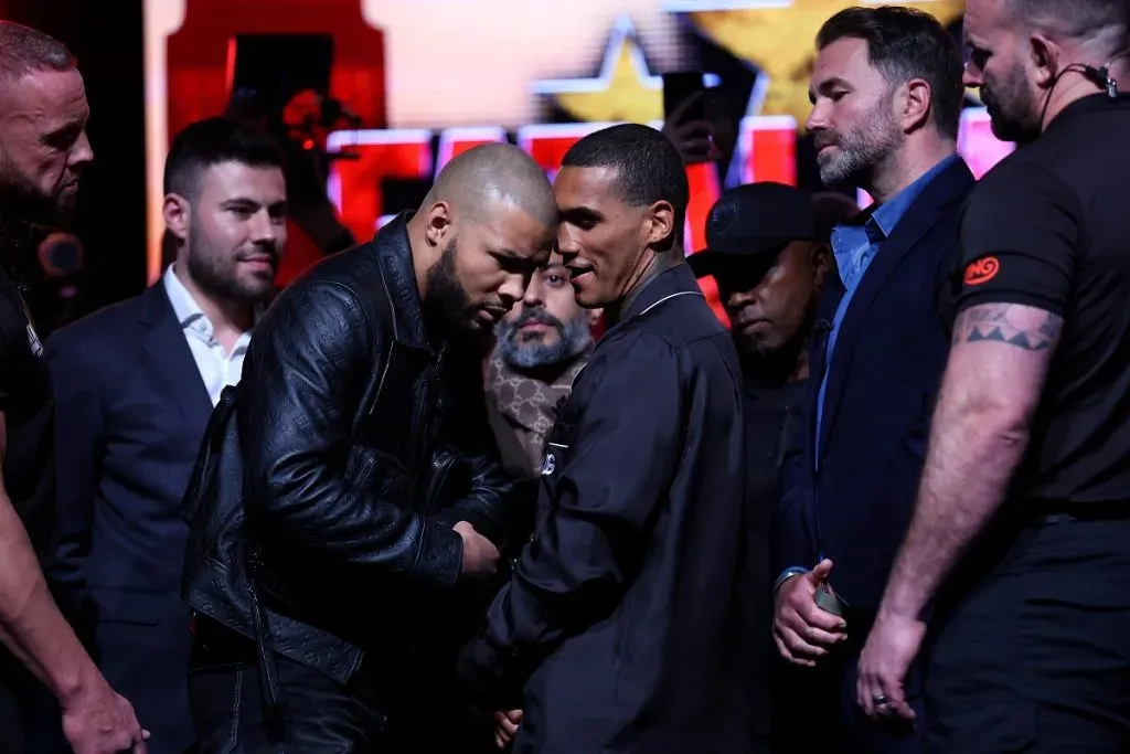 Chris Eubank Jr y Conor Benn durante el cara a cara en el Manchester Central el 25 de febrero de 2025 (Getty Images).