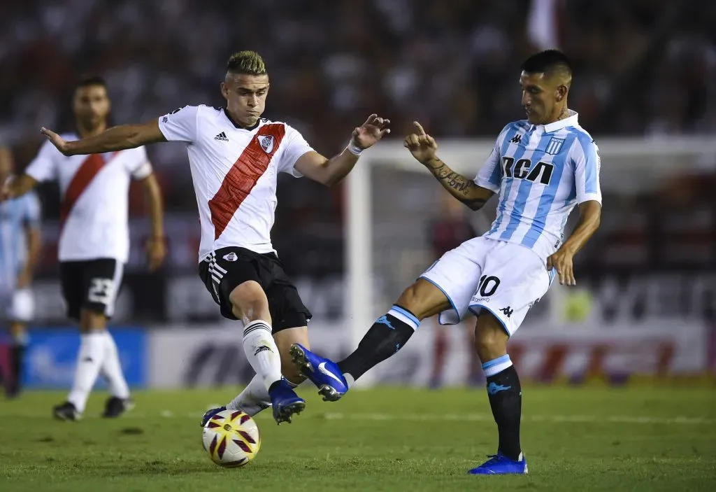 Ricardo Centurión en acción por Racing Club ante River. (Marcelo Endelli/Getty Images).