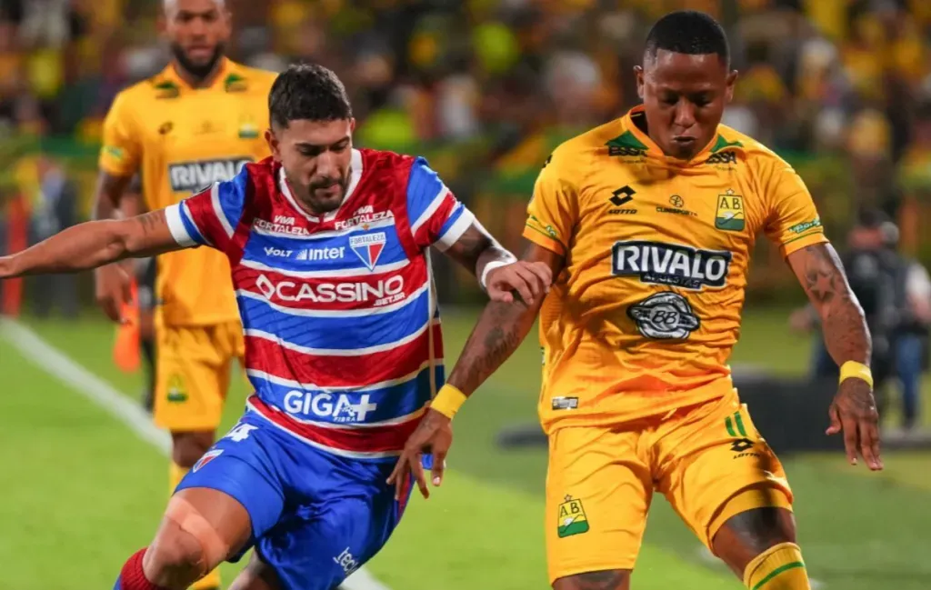 Bucaramanga y Fortaleza sellaron un empate que le sirve a Colo Colo en Copa Libertadores. Foto: Libertadores.
