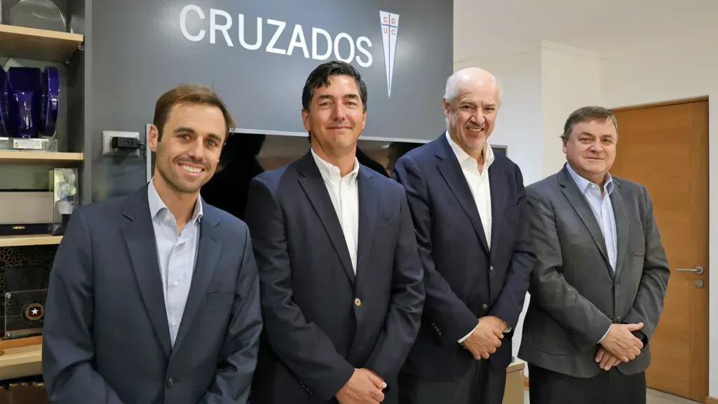 El directorio de Cruzados en Universidad Católica. | Foto: Cruzados.