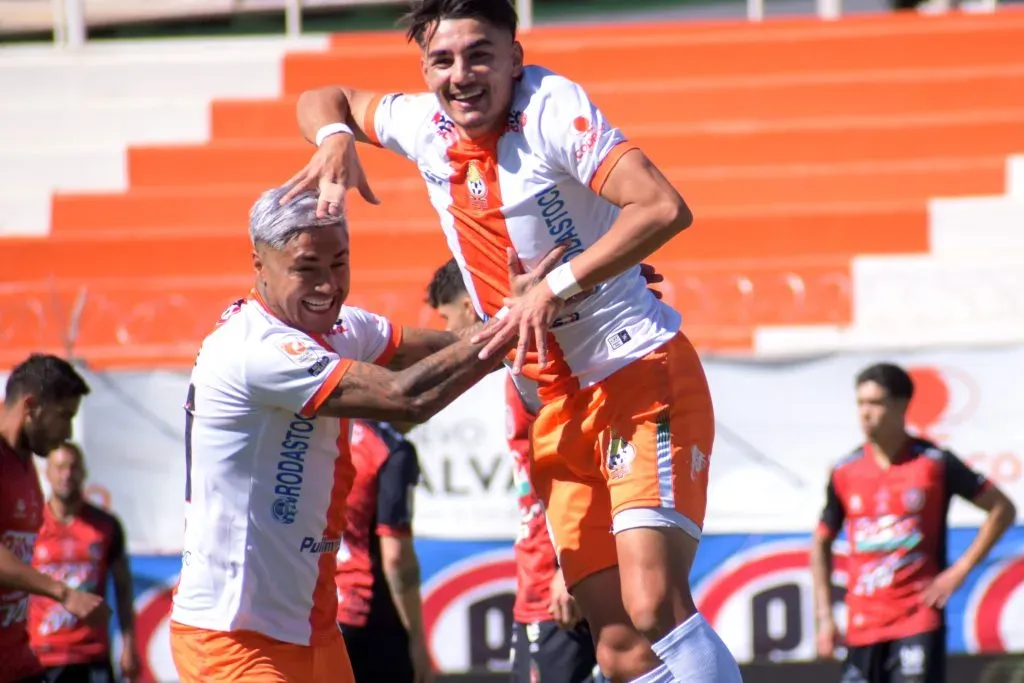 Cobresal goleó a Deportes Limache para presionar a la cima de la tabla de posiciones. Foto: Photosport.