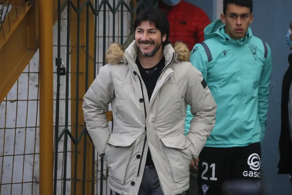 Jaime Valdés fue duramente reprendido por hinchas de Deportes Linares. (Jonnathan Oyarzun/Photosport).