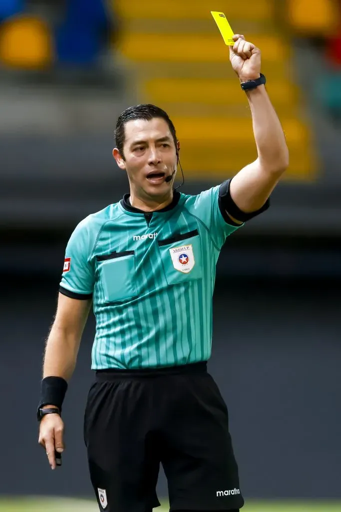 Franco Jiménez tendrá la responsabilidad de dirigir el Clásico Universitario este fin de semana, según Meganoticias. Foto: Pepe Alvujar/Photosport