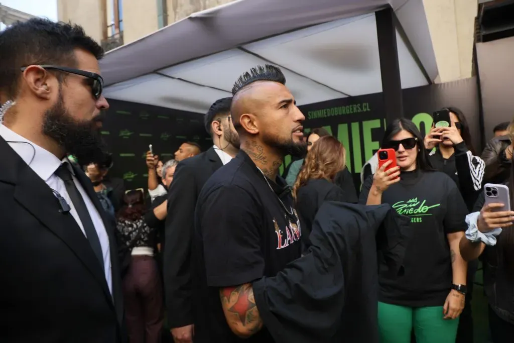 Arturo Vidal en el lanzamiento de Sin Miedo Burger. (Dragomir Yankovic/Aton Chile).