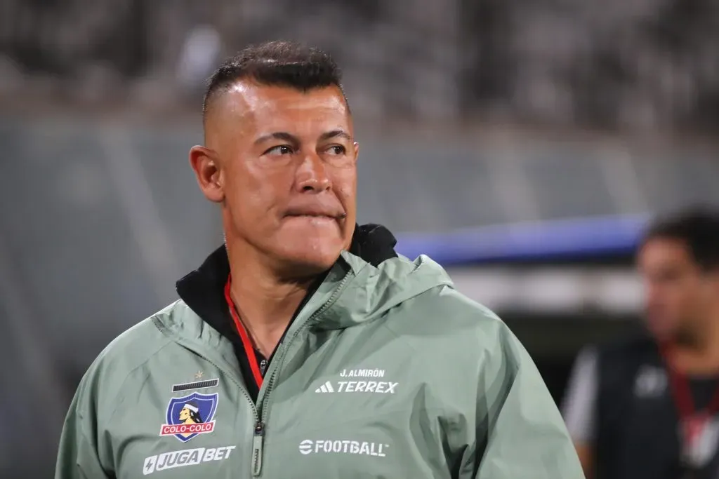 “Es un mensaje para todos”, dijo Almirón sobre los dichos de Arturo Vidal | Photosport