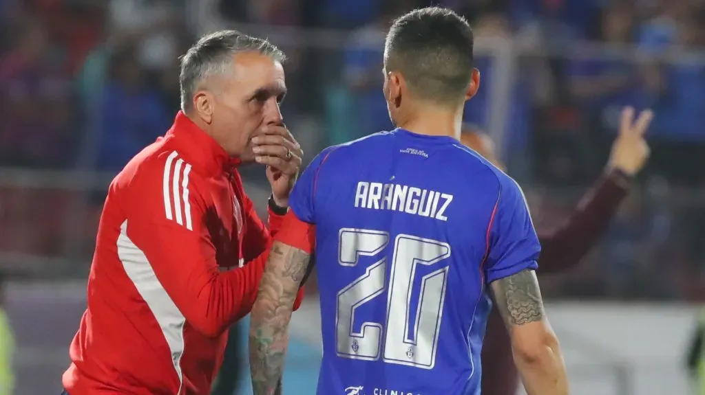La lesión de Charles Aránguiz le trajo un problema a Gustavo Álvarez.