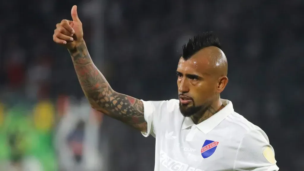 Arturo Vidal le hizo un llamado a sus compañeros en Colo Colo para dejar la vida ante Fortaleza. Foto: Photosport.