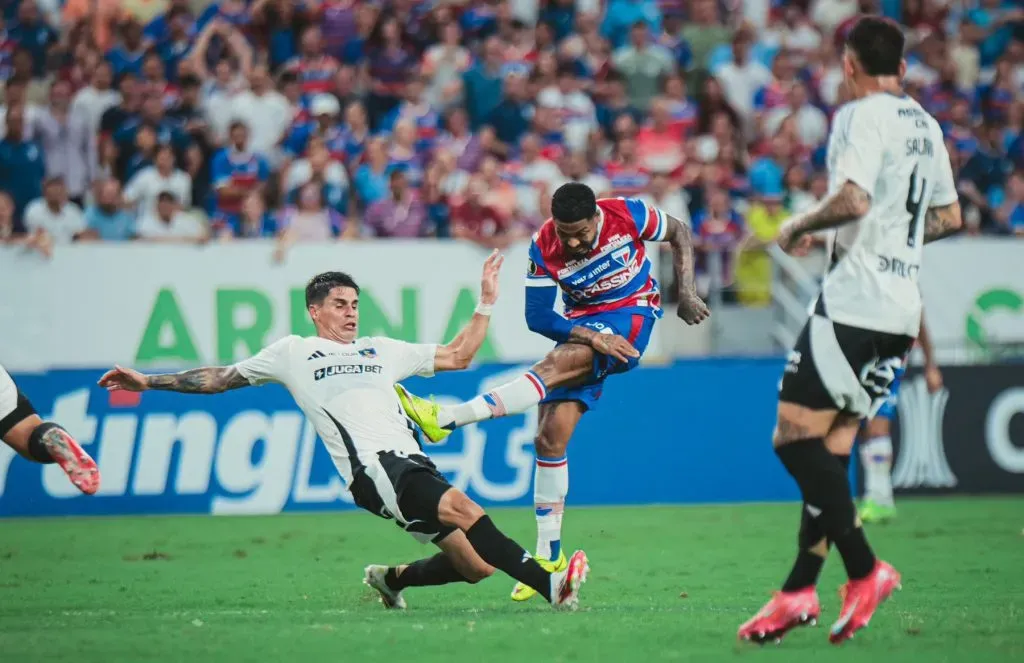 Dura caída de Colo Colo ante Fortaleza.