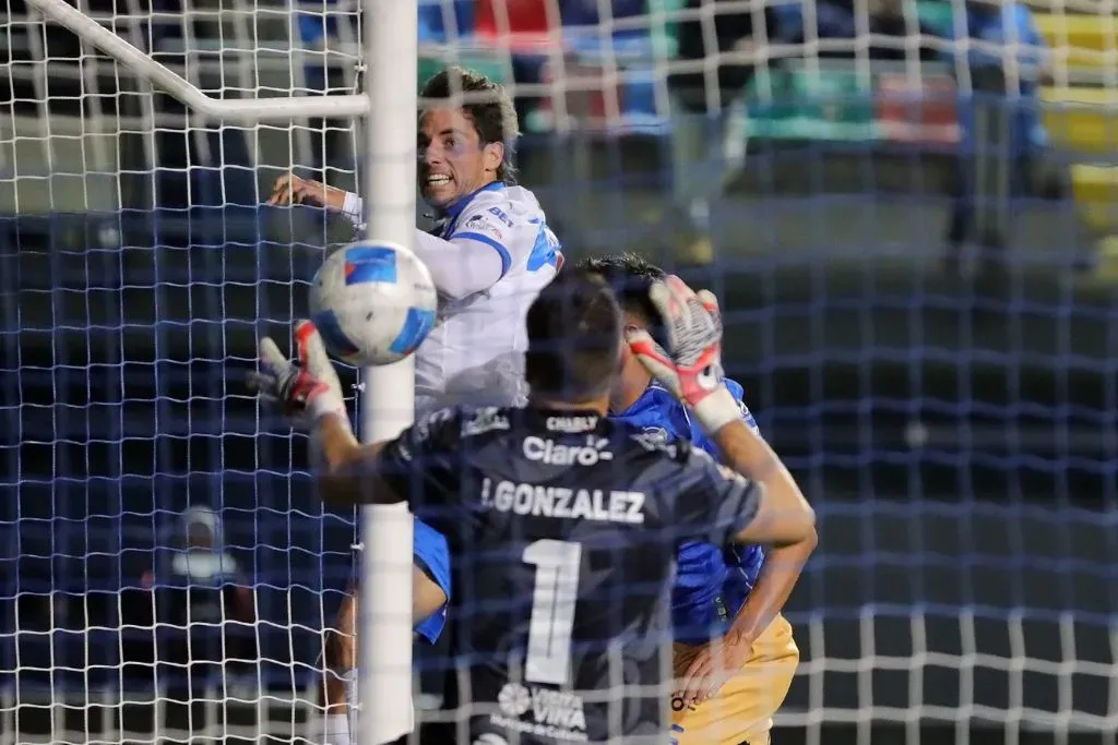 Clemente Montes le anotó dos goles a Everton en el 6-0. (Felipe Zanca/Photosport).