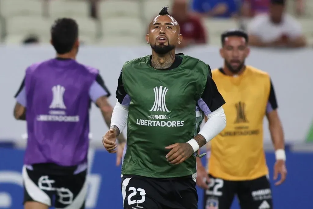 Vidal hizo una transmisión, donde conversó con hinchas albos | Colo Colo