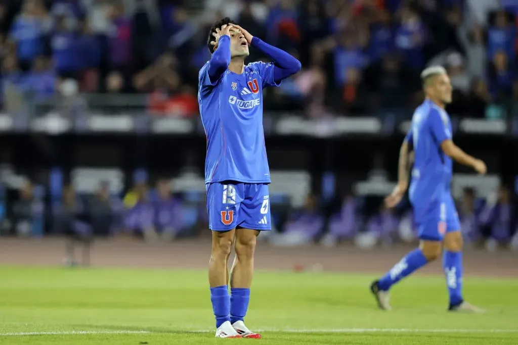 Javier Altamirano sigue sin ganarse una camiseta de titular en Universidad de Chile. | Foto: Photosport.
