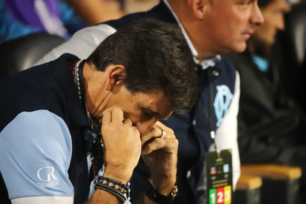Gustavo Costas en el Monumental. (Jonnathan Oyarzun/Photosport