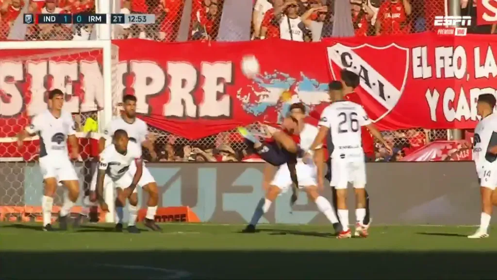 La pirueta de Santiago Montiel. (Captura ESPN).