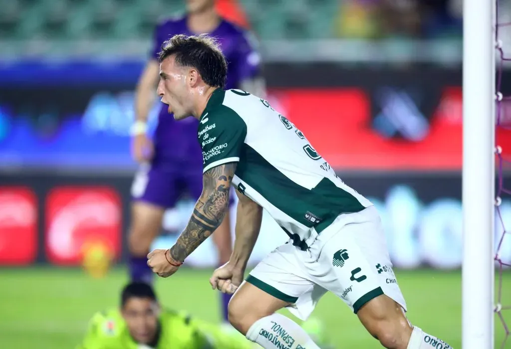 Bruno Barticciotto celebra uno de sus 6 goles en Santos Laguna. (Sergio Mejia/Getty Images).
