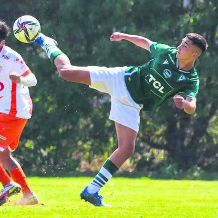 Luis Miguel Margas debutó profesionalmente con la camiseta de Santiago Wanderers en Copa Chile. Foto: Santiago Wanderers