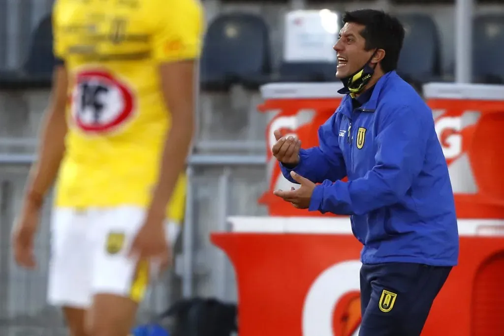 Hugo Balladares dirigió a U. de Concepción en el partido por el descenso ante Colo Colo. (Andres Pina/Photosport).