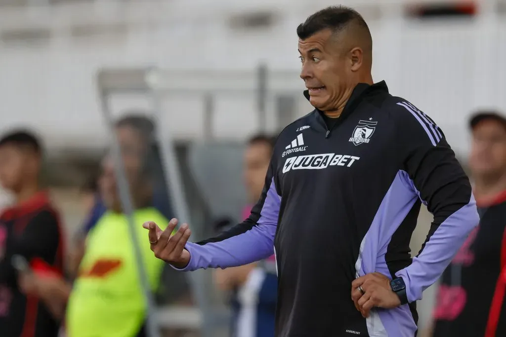 Jorge Almirón parece tener los días contados en Colo Colo. (Andrés Piña/Photosport).