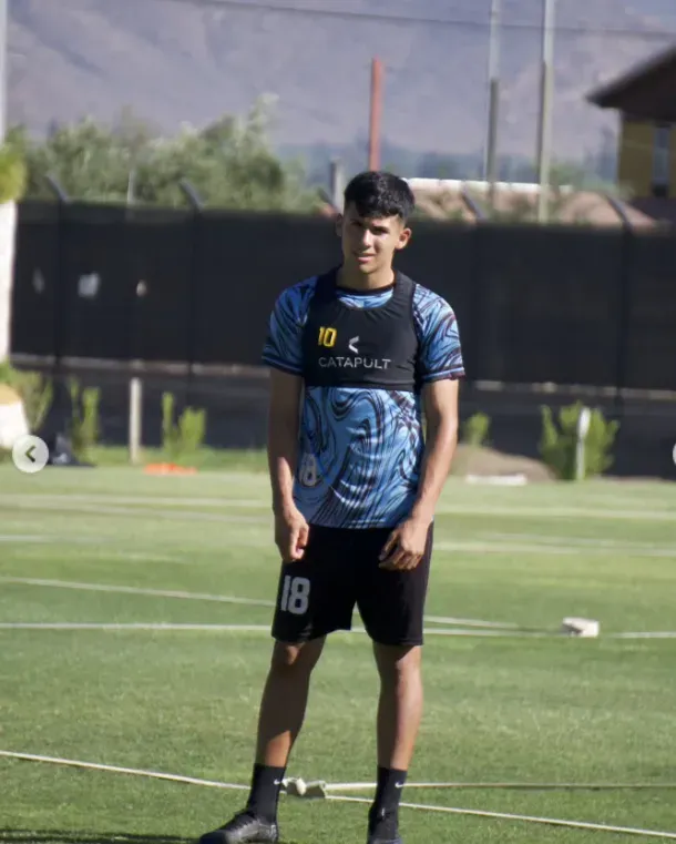 Vicente Álvarez, un delantero de 18 años que juega en San Felipe. (Foto: Instagram Unión San Felipe).