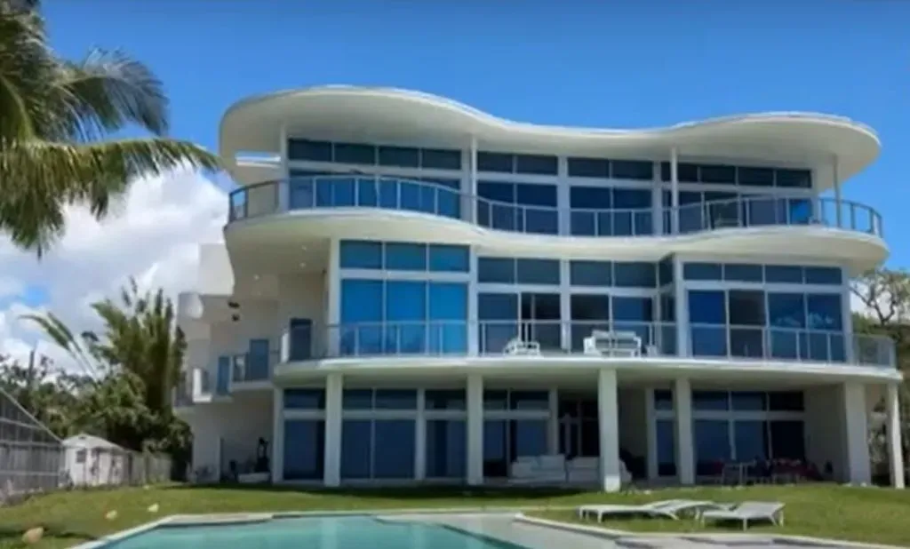 Esta es la casa en que vive Paula Pavic con sus hijos en EEUU