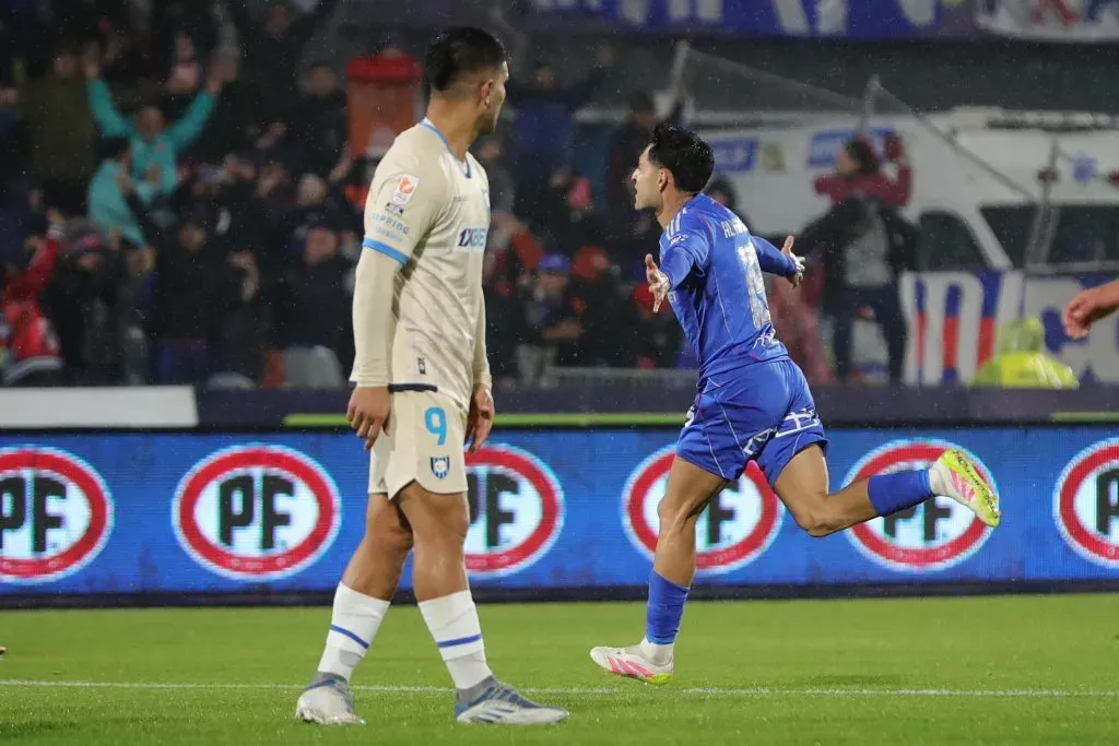 Parte del festejo de Altamirano tras su gol a Huachipato. (Felipe Zanca/Photosport).
