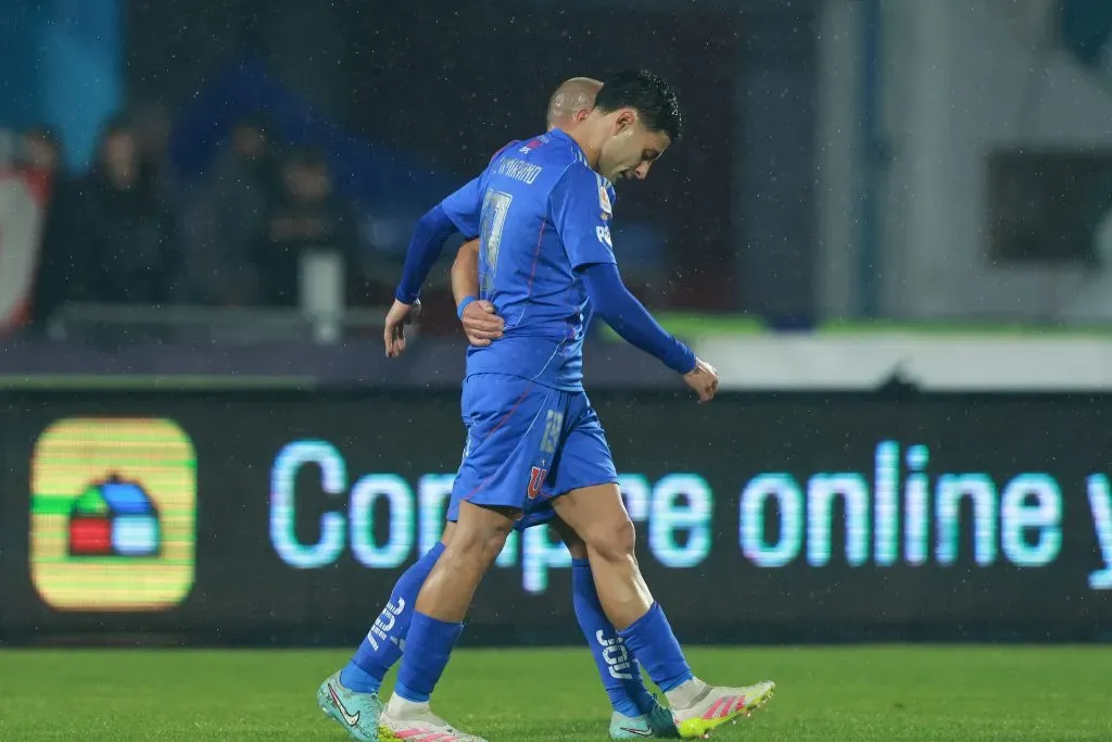 Javier Altamirano celebra con Marcelo Díaz. (Felipe Zanca/Photosport).