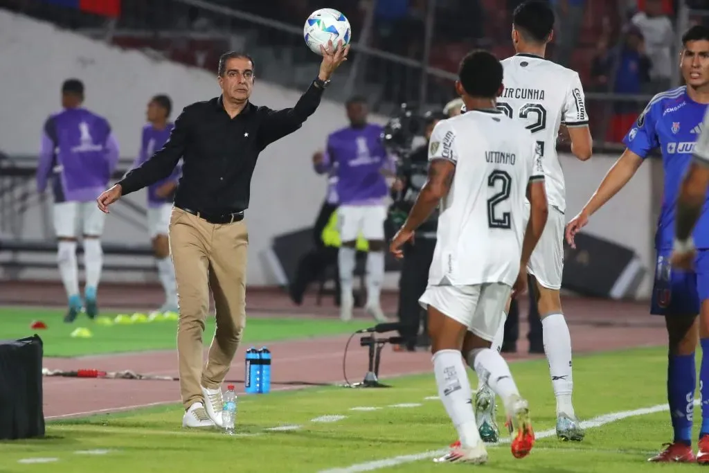 Renato Paiva hizo un análisis del Romántico Viajero que dejó algunas dudas en los azules. (Jonnathan Oyarzun/Photosport).