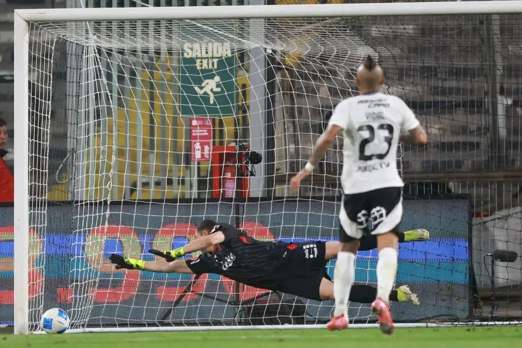 Pese a los dos goles que recibió de Colo Colo, Nicola Pérez fue una de las grandes figuras de Ñublense en el Estadio Monumental. | Foto: Photosport.