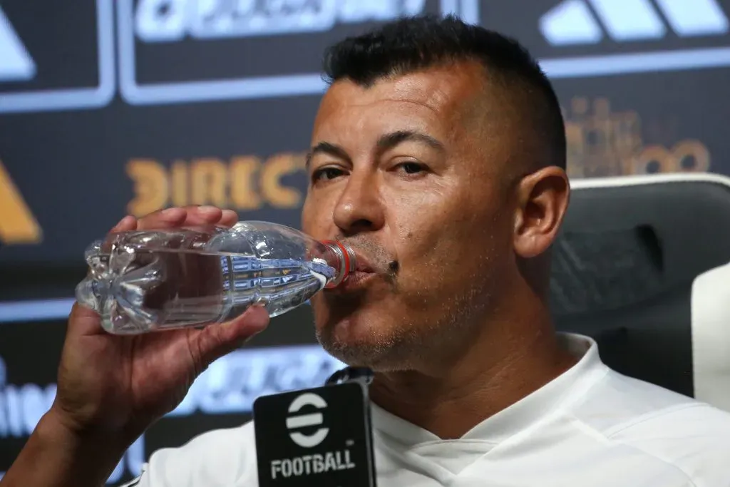 Jorge Almirón sabe que le queda muy poco en Colo Colo. (Javier Salvo/Photosport).