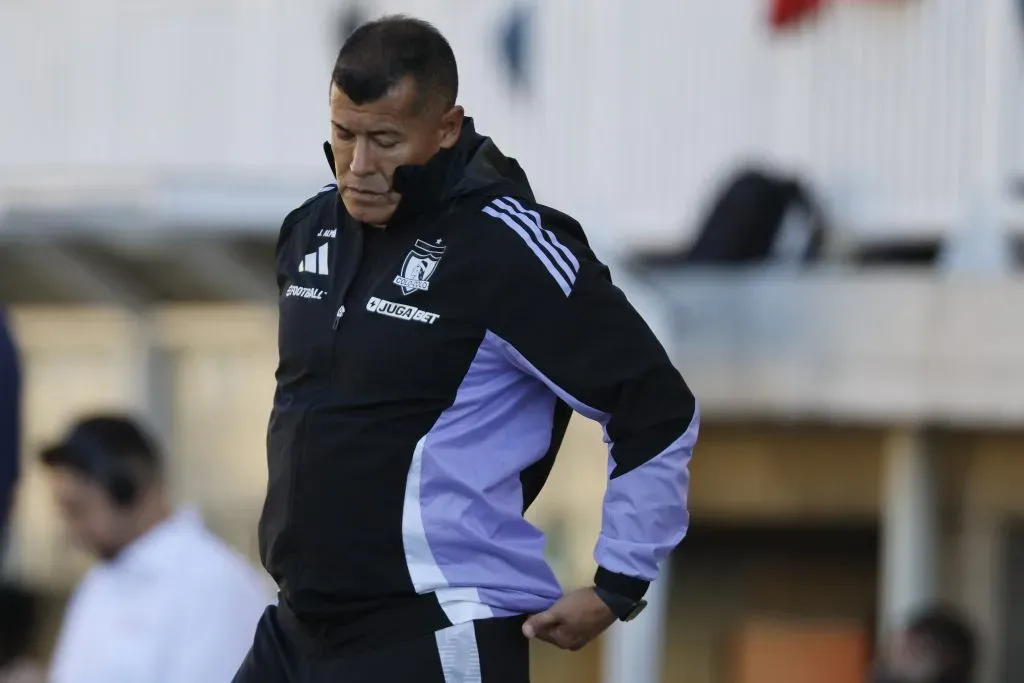 Jorge Almirón vive días tristes en Colo Colo | Photosport