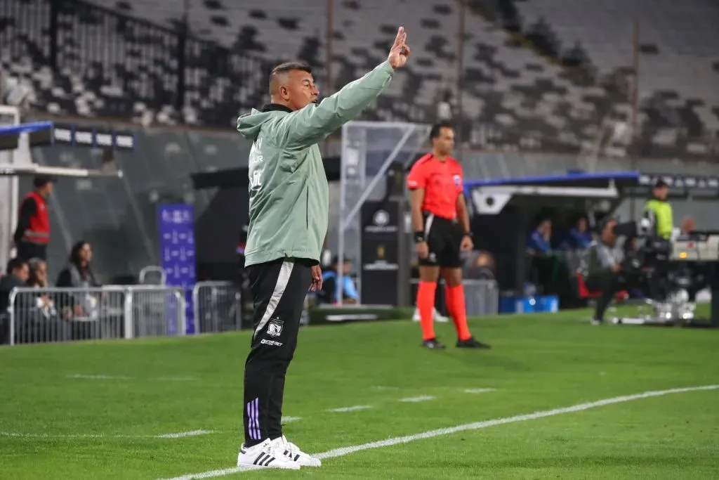 Jorge Almirón vive un extraño momento en Colo Colo. Foto: Jonnathan Oyarzun/Photosport