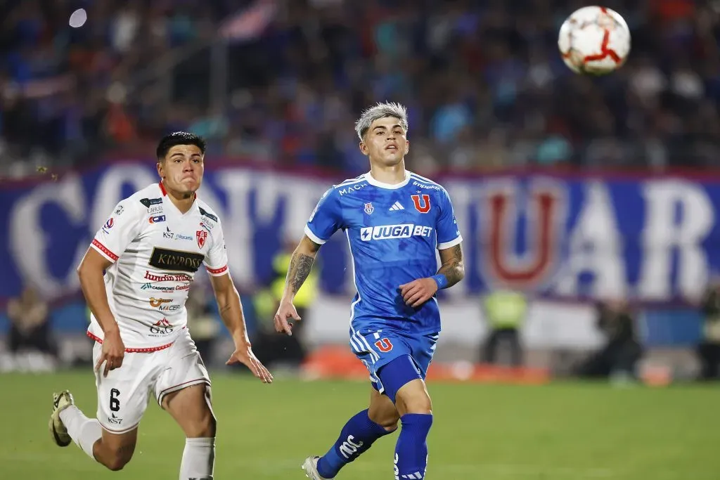 Calisto ante Maxi Guerrero por Deportes Copiapó en 2024. (Pepe Alvujar/Photosport).
