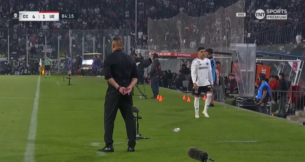 Claudio Aquino en el momento del cambio. (Captura TNT Sports).
