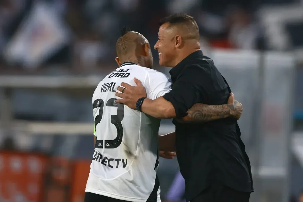Arturo Vidal respaldó a Jorge Almirón. Foto: Felipe Zanca/Photosport
